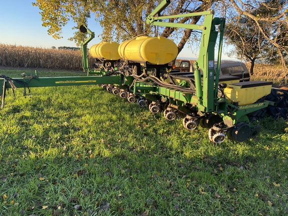 2009 John Deere 1760 Planter