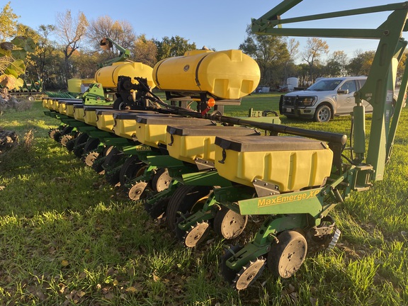 2009 John Deere 1760 Planter