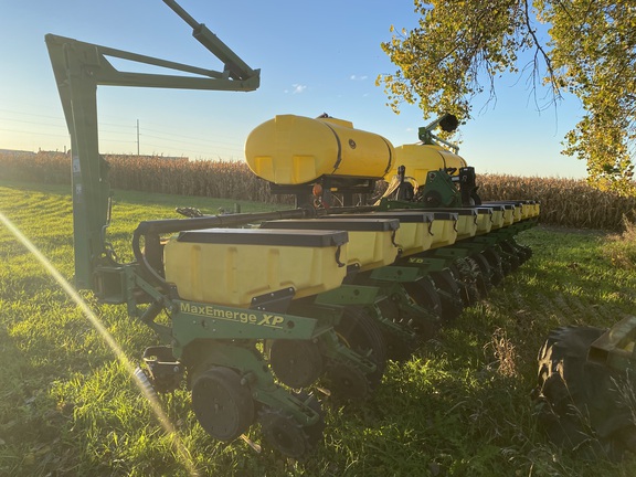 2009 John Deere 1760 Planter