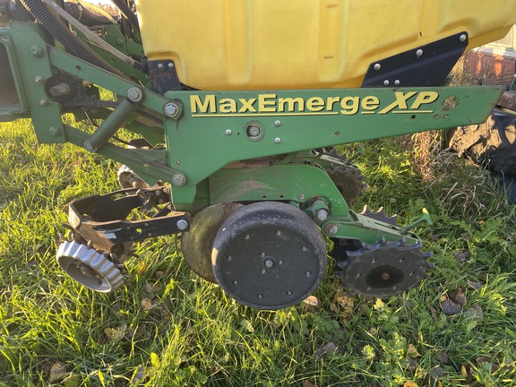 2009 John Deere 1760 Planter