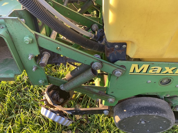 2009 John Deere 1760 Planter