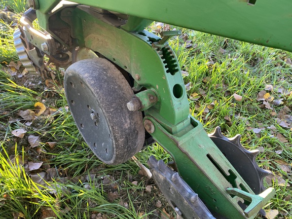 2009 John Deere 1760 Planter