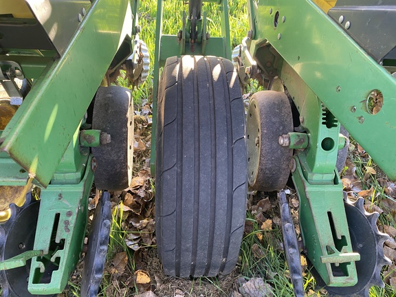 2009 John Deere 1760 Planter