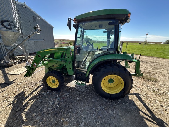2017 John Deere 3046R Tractor Compact