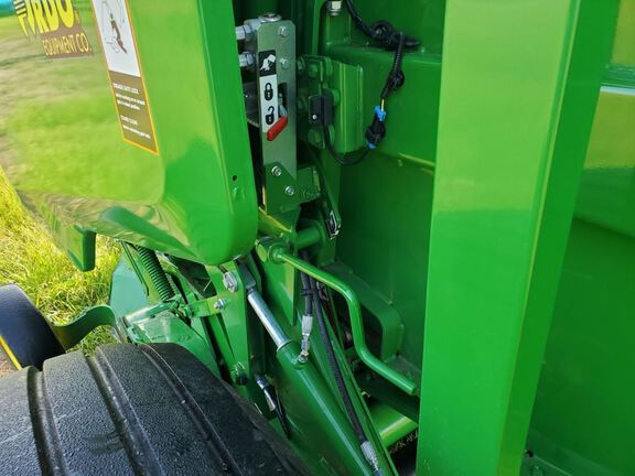 2023 John Deere 560R Baler/Round