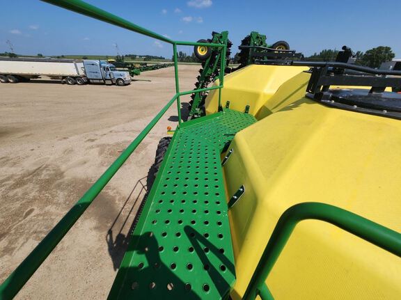 2018 John Deere 1890 Air Seeder