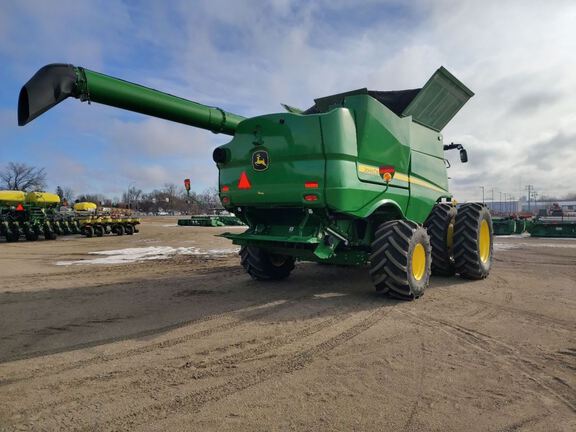2024 John Deere S780 Combine