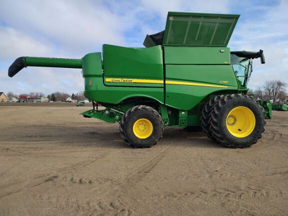 2024 John Deere S780 Combine