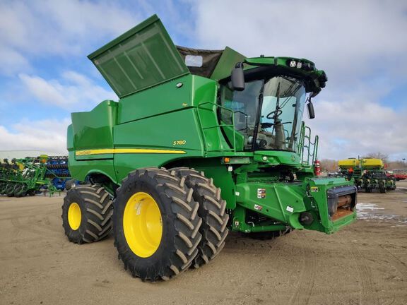 2024 John Deere S780 Combine