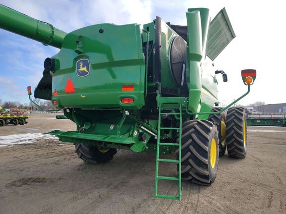 2024 John Deere S780 Combine