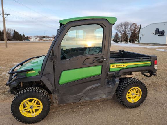 2022 John Deere XUV835R ATV