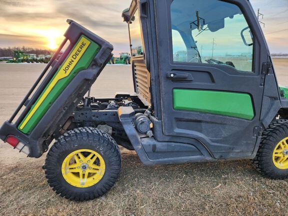 2022 John Deere XUV835R ATV