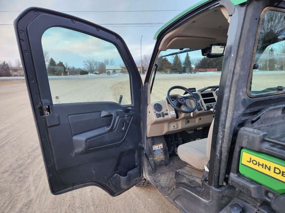 2022 John Deere XUV835R ATV