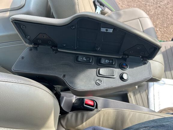 2023 John Deere 8R 410 Tractor