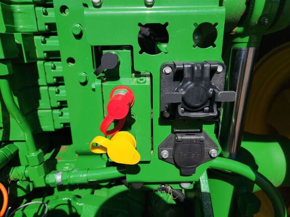 2023 John Deere 7R 290 Tractor