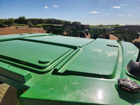 2023 John Deere 7R 290 Tractor