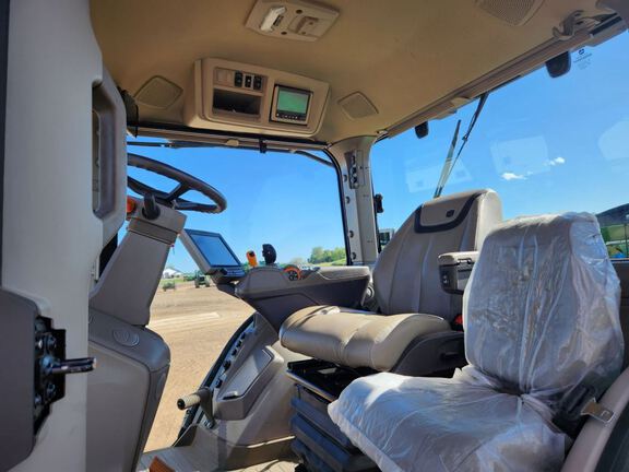 2023 John Deere 7R 290 Tractor