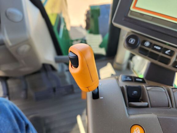 2023 John Deere 7R 290 Tractor