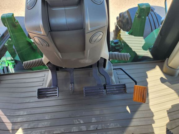 2023 John Deere 7R 290 Tractor