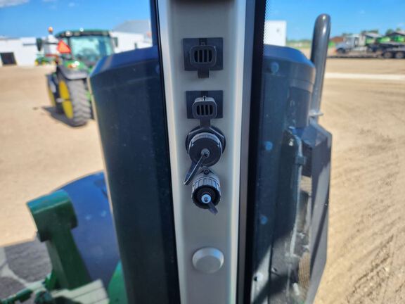 2023 John Deere 7R 290 Tractor