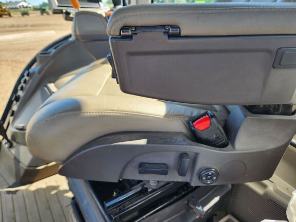 2023 John Deere 7R 290 Tractor