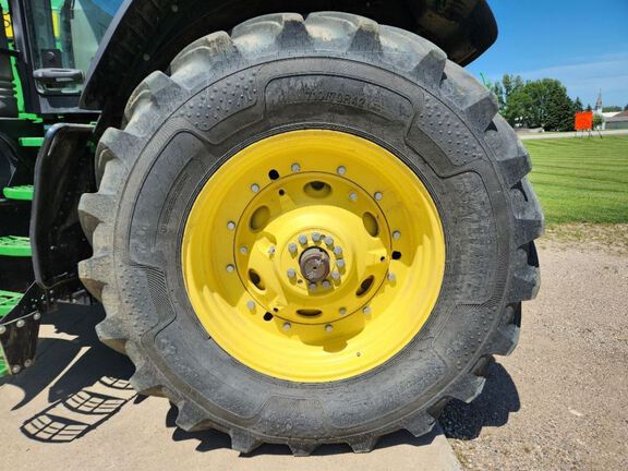 2023 John Deere 7R 290 Tractor