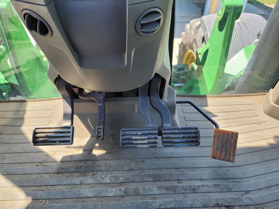 2023 John Deere 7R 290 Tractor