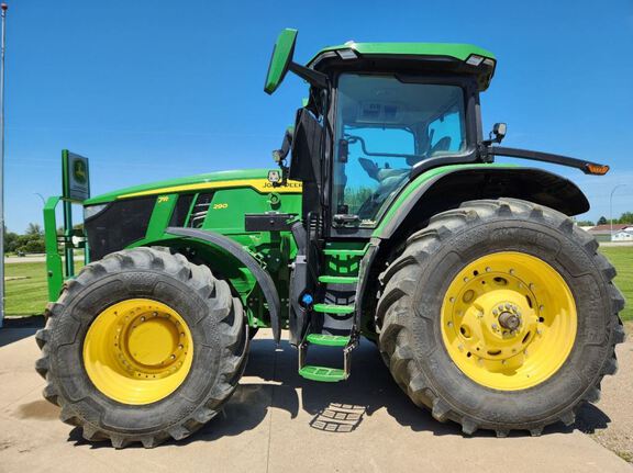 2023 John Deere 7R 290 Tractor
