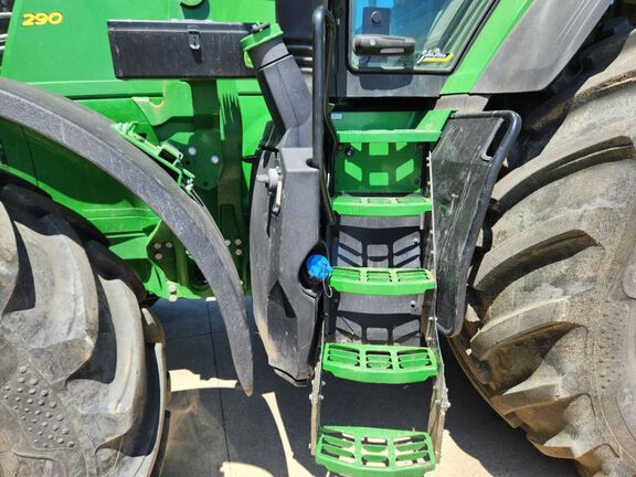 2023 John Deere 7R 290 Tractor