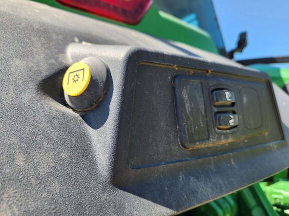 2023 John Deere 7R 290 Tractor