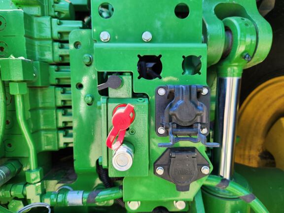 2023 John Deere 7R 290 Tractor