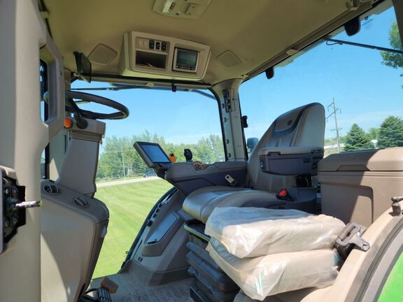 2023 John Deere 7R 290 Tractor