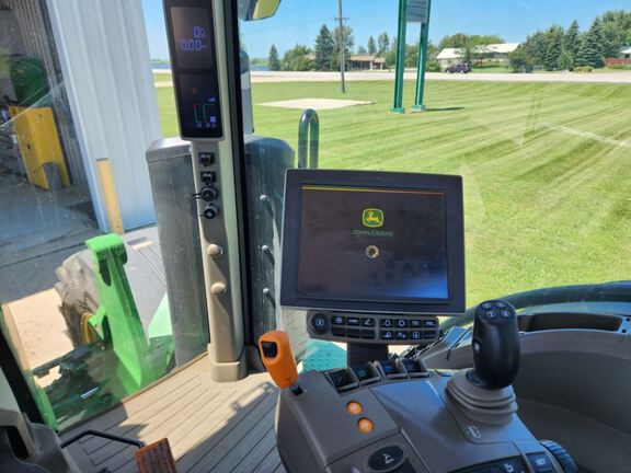 2023 John Deere 7R 290 Tractor