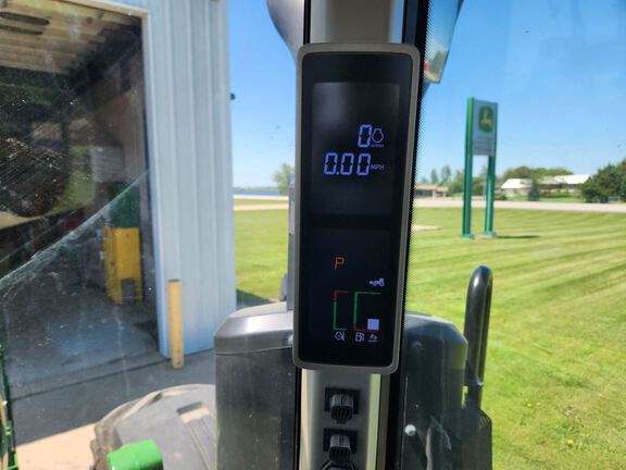 2023 John Deere 7R 290 Tractor