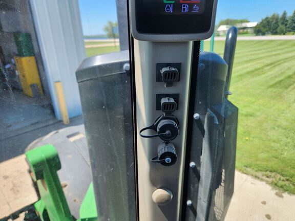 2023 John Deere 7R 290 Tractor