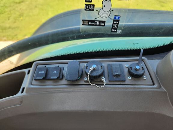 2023 John Deere 7R 290 Tractor