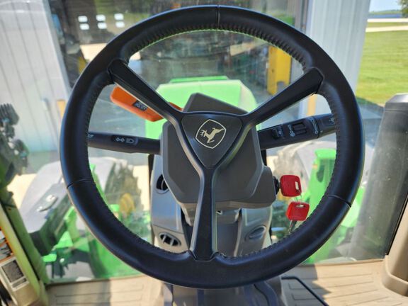 2023 John Deere 7R 290 Tractor