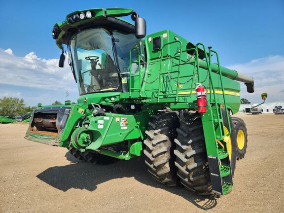 2022 John Deere S780 Combine