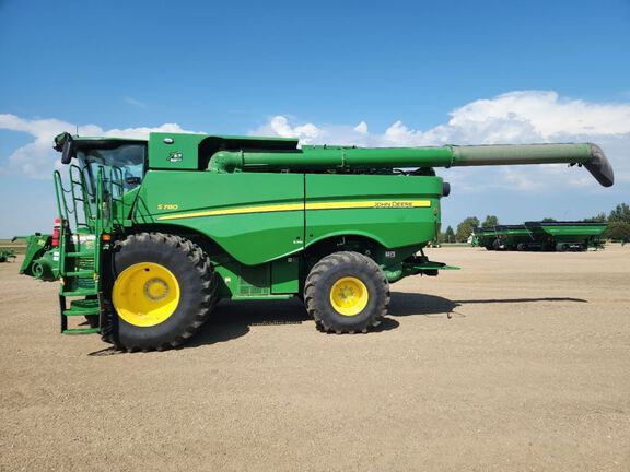 2022 John Deere S780 Combine