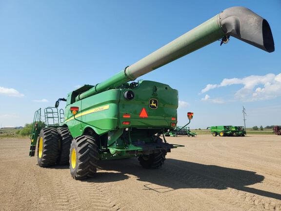 2022 John Deere S780 Combine