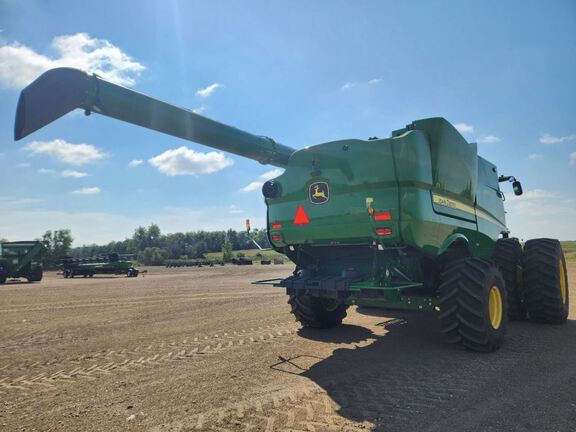 2022 John Deere S780 Combine