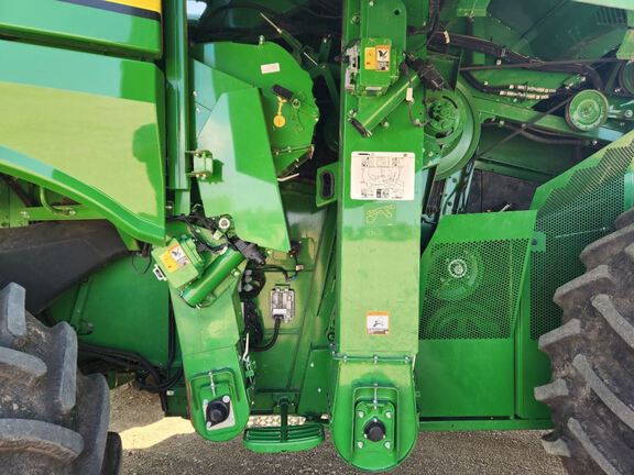 2022 John Deere S780 Combine