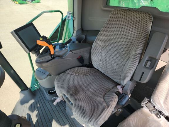 2022 John Deere S780 Combine