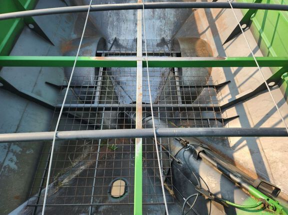 2017 J&M 1112-20 Grain Cart