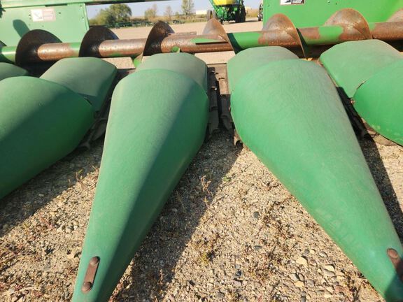 1998 John Deere 693 Header Corn Head