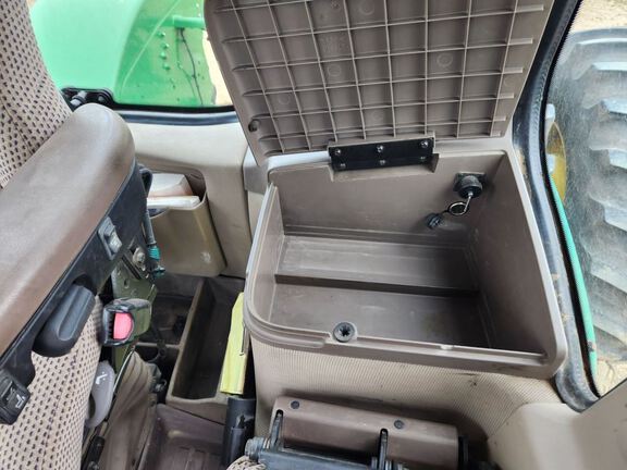 2012 John Deere 9560R Tractor 4WD