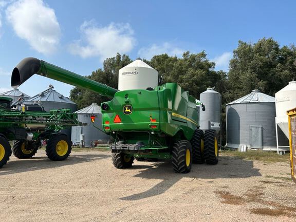 2022 John Deere S770 Combine