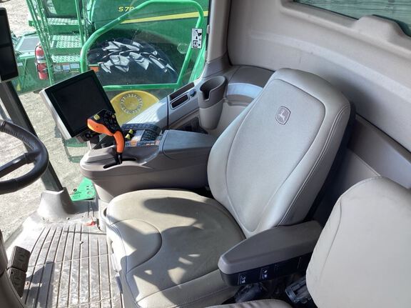 2023 John Deere S780 Combine