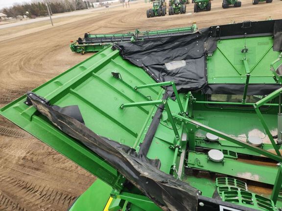 2021 John Deere X9 1000 Combine