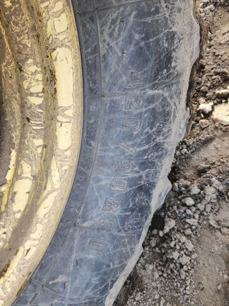 2005 John Deere 8320 Tractor